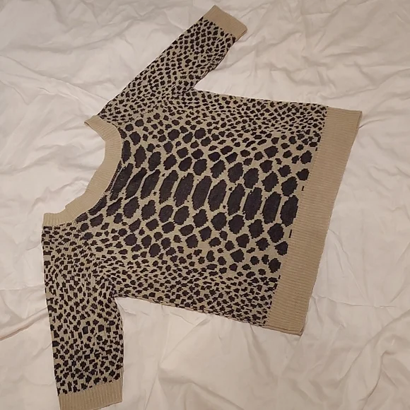 Leopard Print Cropped Sweater - Picture 2 of 4